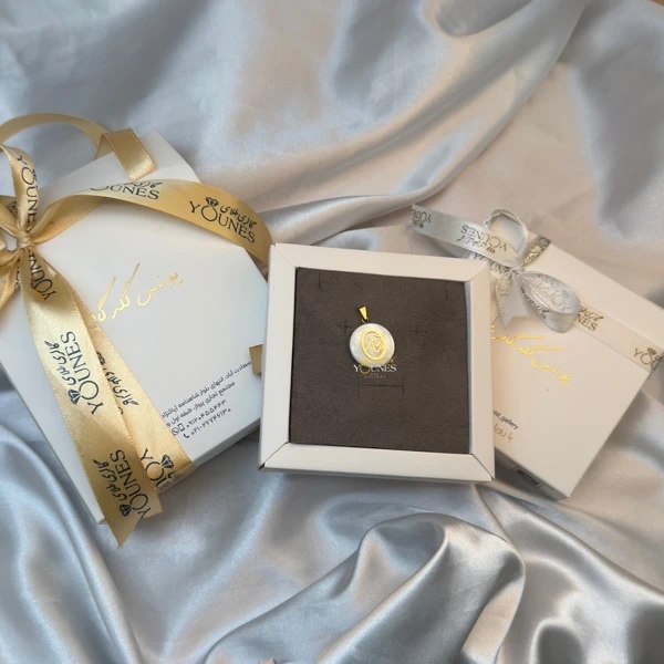 آویز مادر طلا بیضی سنگ صدفی